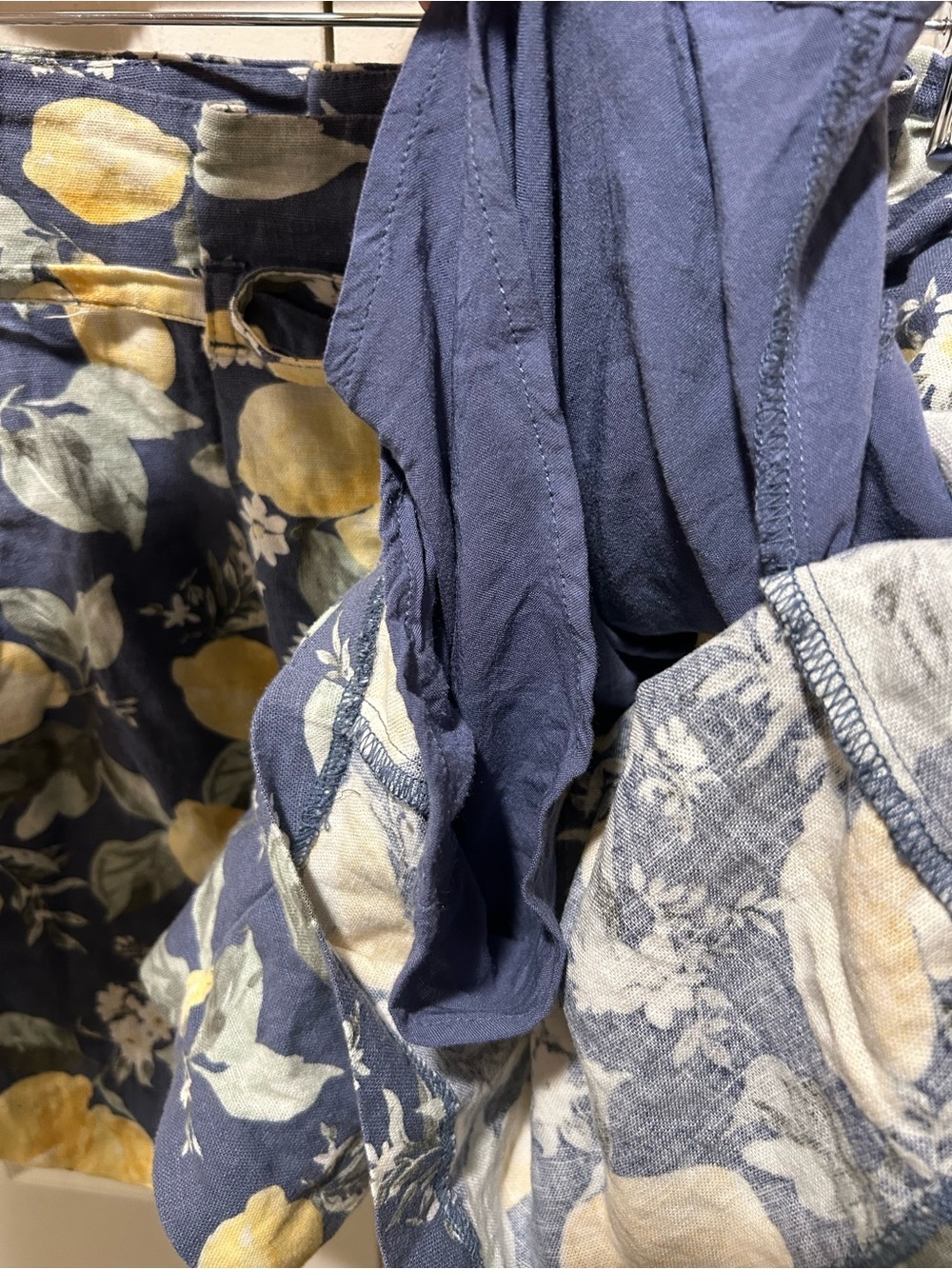 Abercrombie&Fitch Linen Lemon Printed High Rise Shorts , Small - Picture 6 of 6